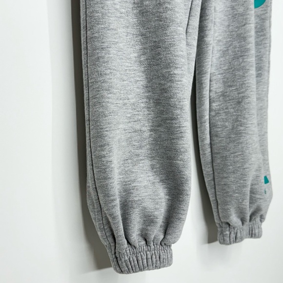 Walt Disney World Anniversary Vault Collection Gray Jogger Sweatpants Size Small - Picture 3 of 16